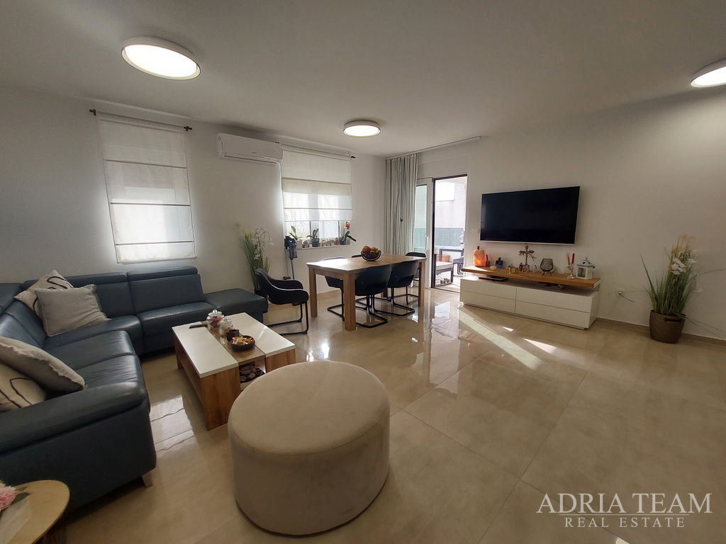 ATRAKTIVNÍ APARTMÁN 80m OD MOŘE – DIKLO, ZADAR