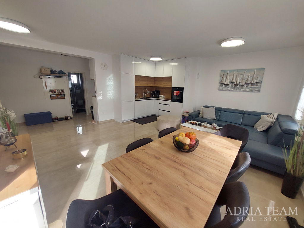 ATRAKTIVNÍ APARTMÁN 80m OD MOŘE – DIKLO, ZADAR