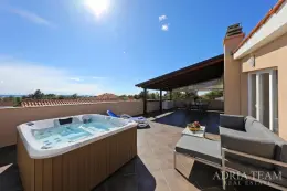 VILA S BAZÉNEM A VÝHLEDEM NA MOŘE - PRIVLAKA, ZADAR nemovitost na prodej