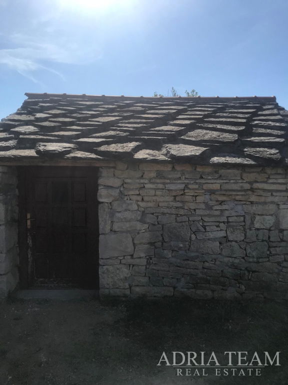 ZEMĚDĚLSKÁ PŮDA S OSVĚDČENÝM PODNIKÁNÍM V OLIVOVNÍCTVÍ, LEPURI – BENKOVAC