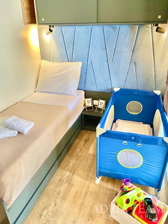 PLNĚ VYBAVENÝ LUXUSNÍ MOBILNÍ DŮM 6+2, POUZE 320m OD MOŘE - BIOGRAD NA MORU