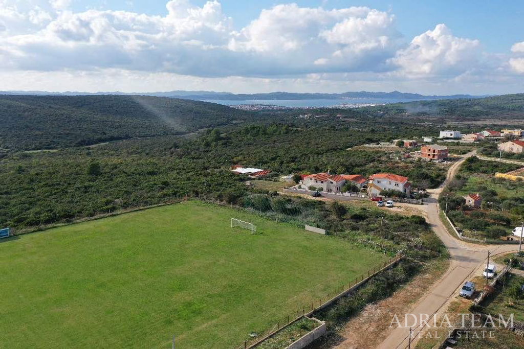 STAVEBNÍ POZEMEK SE STAVEBNÍM POVOLENÍM, KLIDNÁ A TICHÁ POLOHA – DEBELJAK, SUKOŠAN