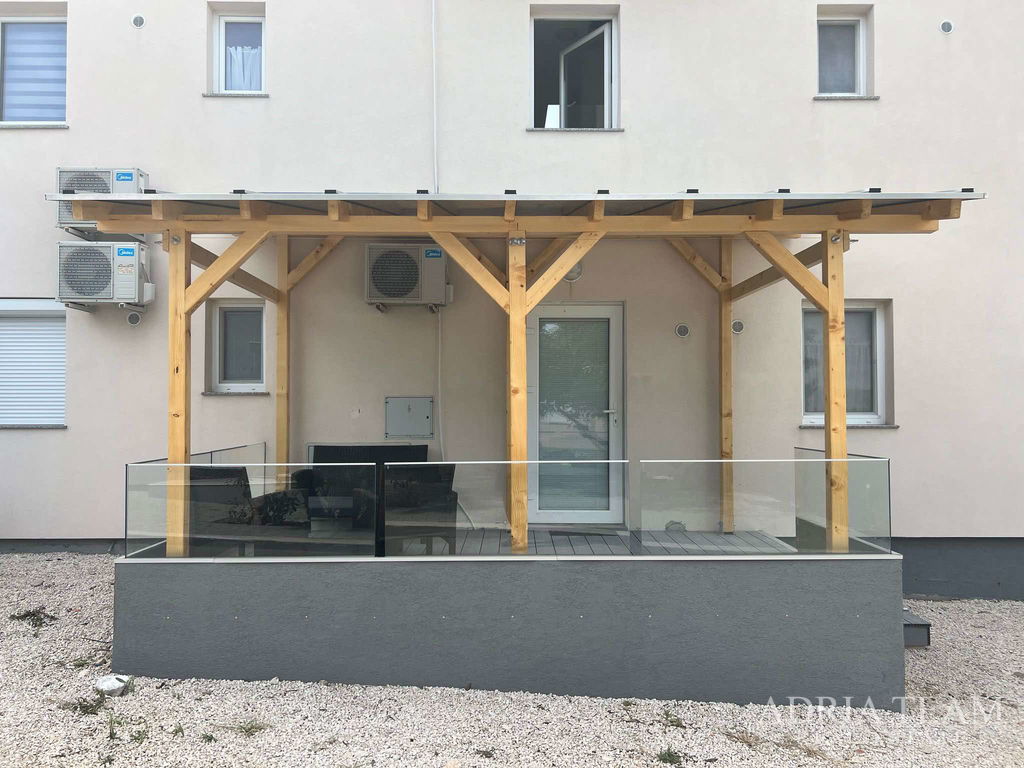 JEDNOPOKOJOVÝ APARTMÁN, 100 m OD MOŘE, VIR – ZADAR