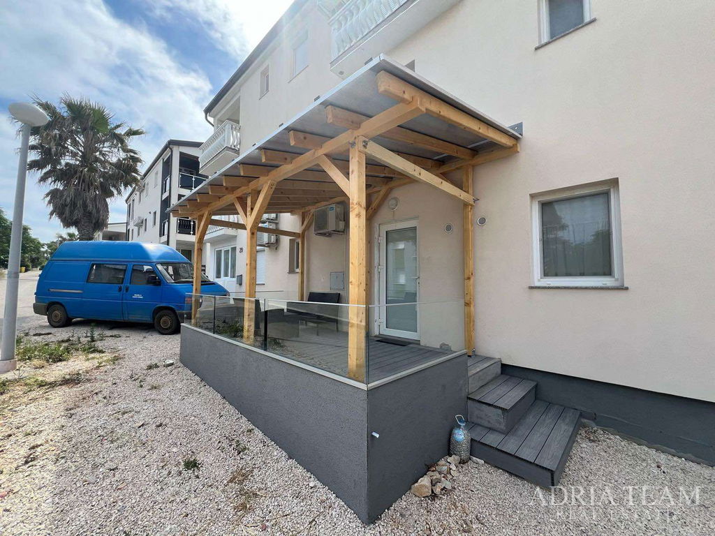 JEDNOPOKOJOVÝ APARTMÁN, 100 m OD MOŘE, VIR – ZADAR
