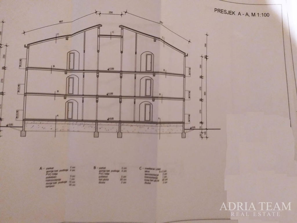 STAVEBNÍ POZEMEK S PROJEKTEM, 500 m OD MOŘE – JASENICE, MASLENICA