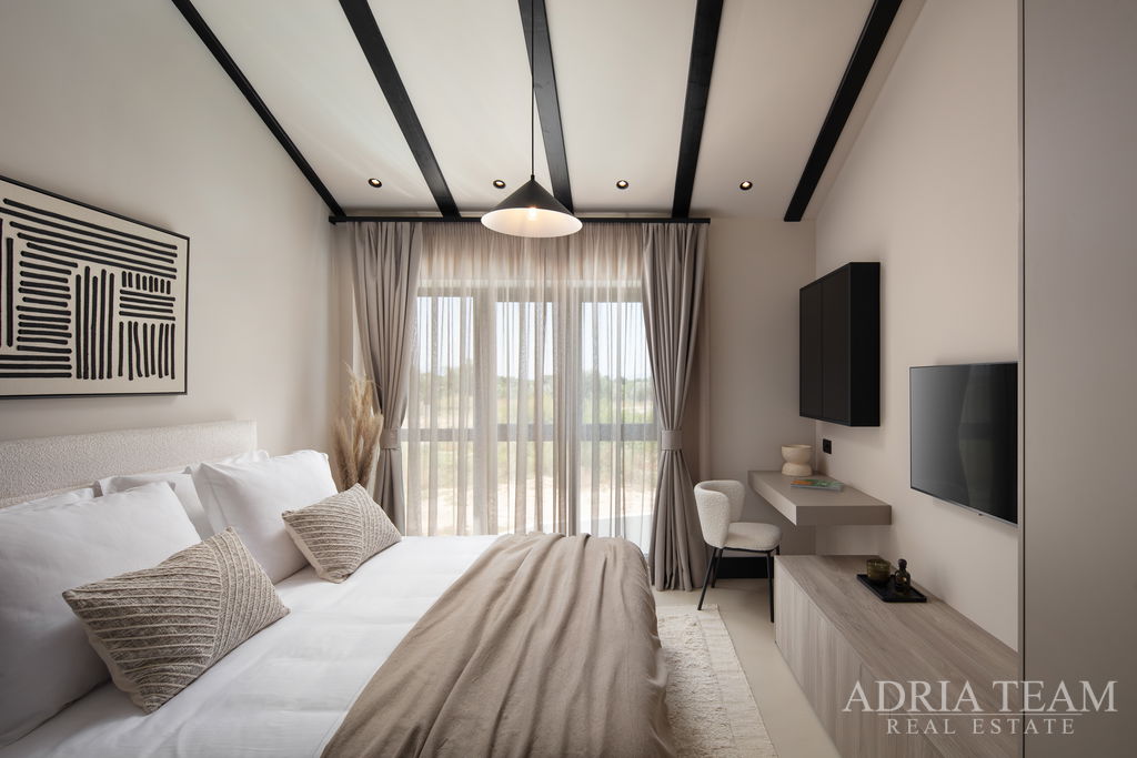 DŮM S LETNÍ KUCHYNÍ A BAZÉNEM, NOVOSTAVBA – VISOČANE