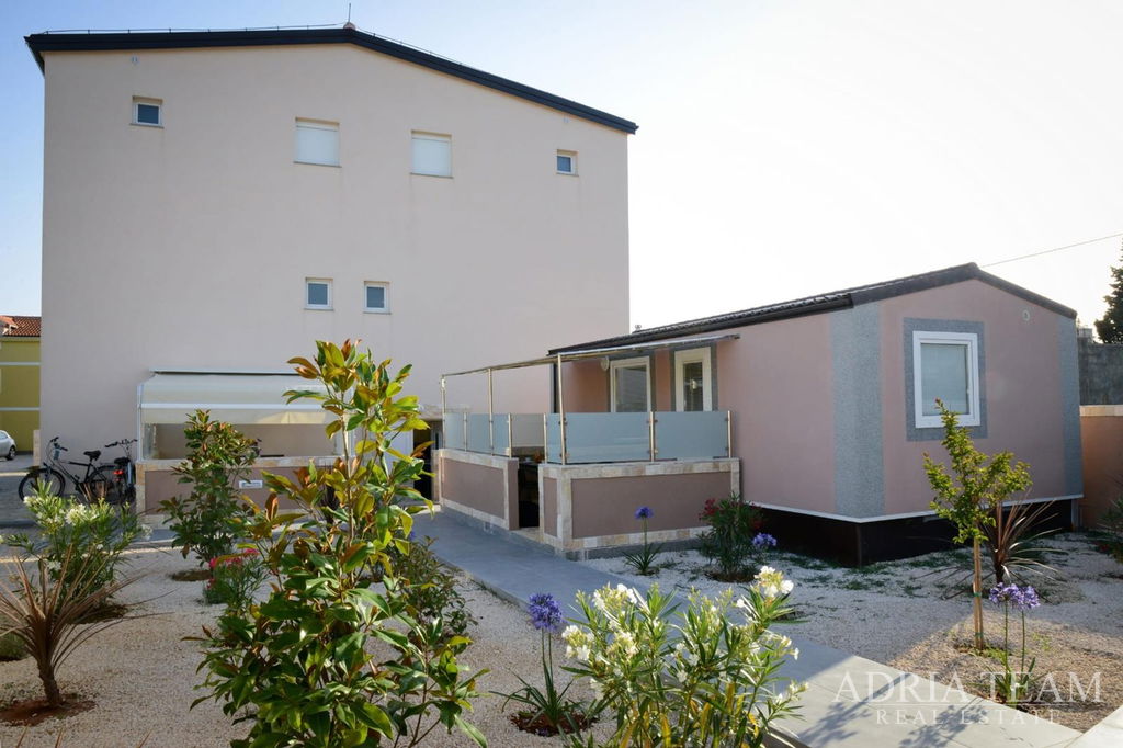 APARTMÁN V SUTERÉNU S BAZÉNEM A VELKOU ZAHRADOU – PRIVLAKA