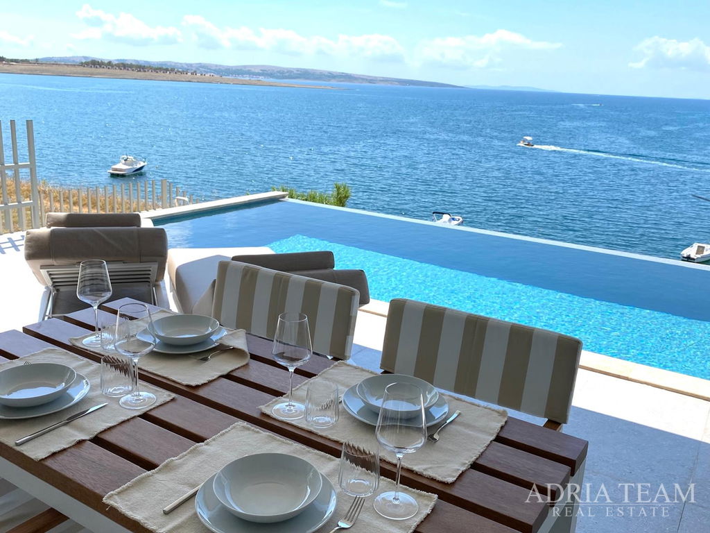 LUXUSNÍ DVOUÚROVŇOVÝ APARTMÁN, PRVNÍ ŘADA U MOŘE, NOVOSTAVBA - POVLJANA, PAG