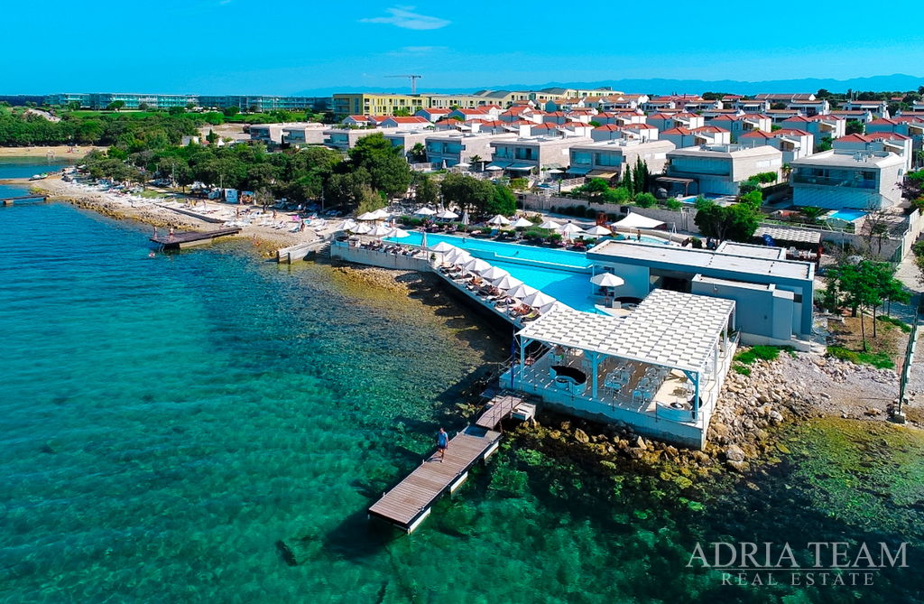 APARTMÁN S DVĚMA TERASAMI, DRUHÝ ŘAD OD MOŘE - PETRČANE