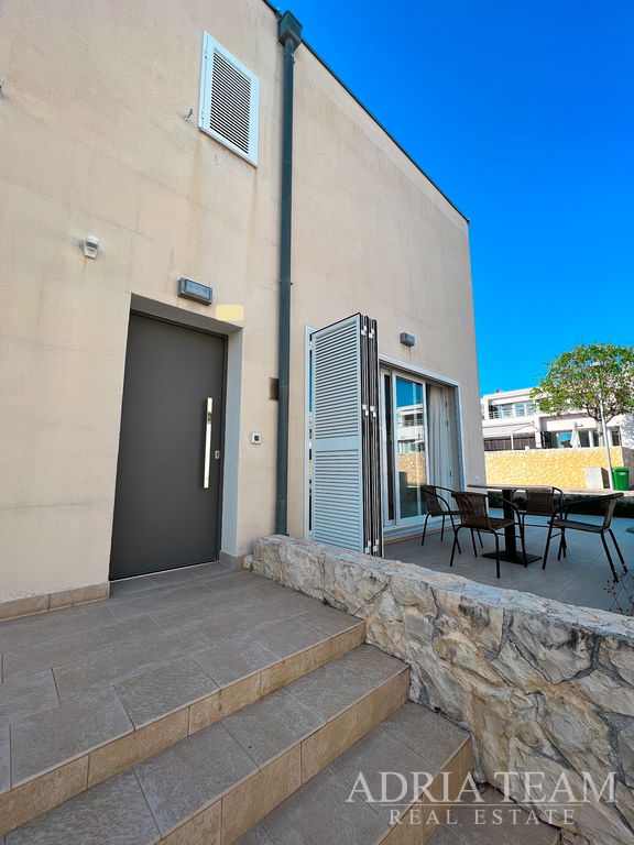 APARTMÁN S DVĚMA TERASAMI, DRUHÝ ŘAD OD MOŘE - PETRČANE