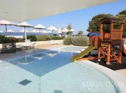 REKONSTRUOVANÝ APARTMÁN S DVĚMA ZAHRADAMI A TERASOU - PETRČANE nemovitost na prodej