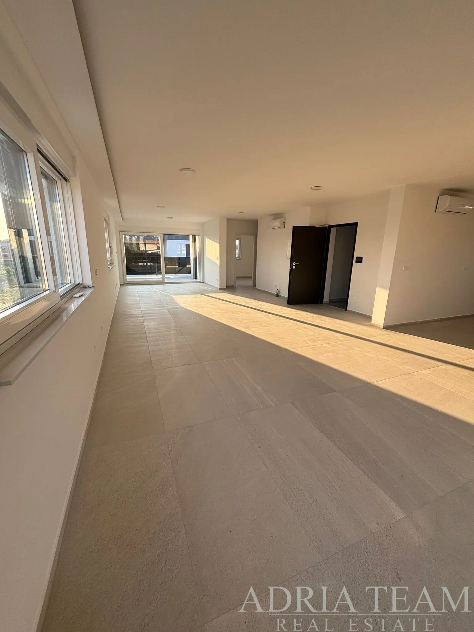 APARTMÁN BLÍZKO PLÁŽE, BUDOVA 1., NOVOSTAVBA, 150m OD MORA - PRIVLAKA