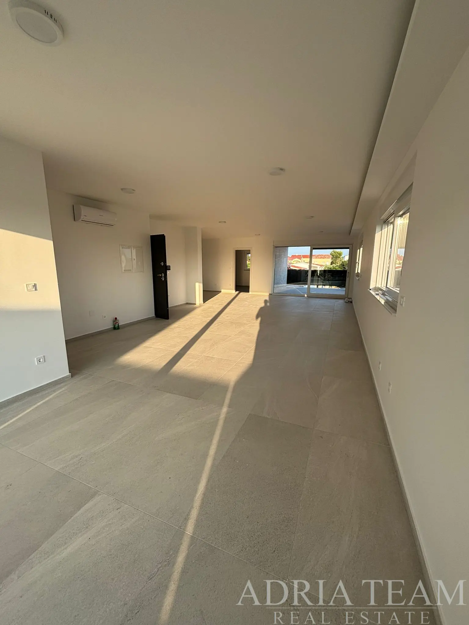 APARTMÁN BLÍZKO PLÁŽE, BUDOVA 1., NOVOSTAVBA, 150m OD MORA - PRIVLAKA