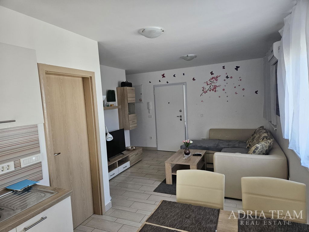 APARTMÁN S BALKONEM V PRVNÍM PATŘE, 15m FROM THE SEA - RTINA, BENIĆI