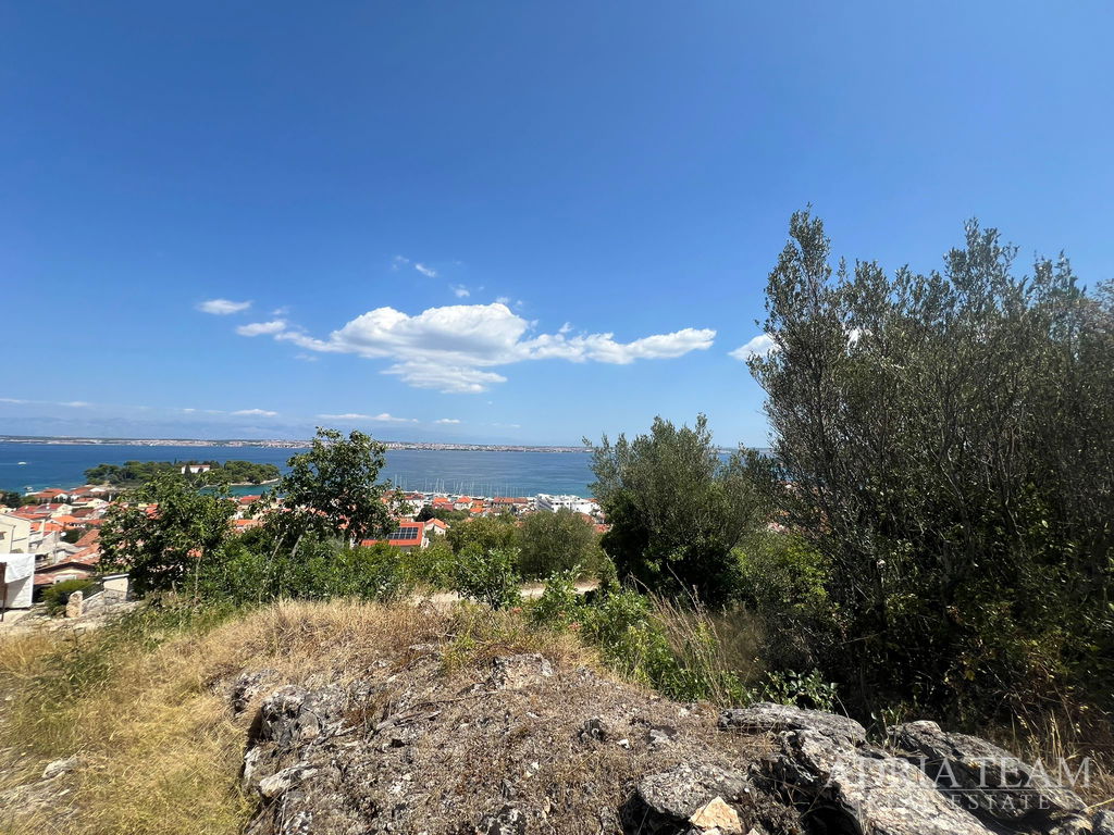 STAVEBNÍ POZEMEK S PROJEKTEM VILY S BAZÉNEM, VÝHLED NA MOŘE - PREKO, UGLJAN