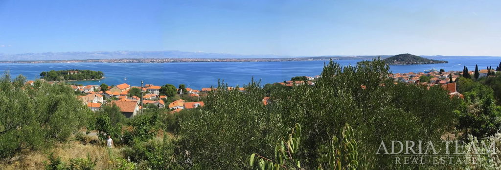 STAVEBNÍ POZEMEK S PROJEKTEM VILY S BAZÉNEM, VÝHLED NA MOŘE - PREKO, UGLJAN