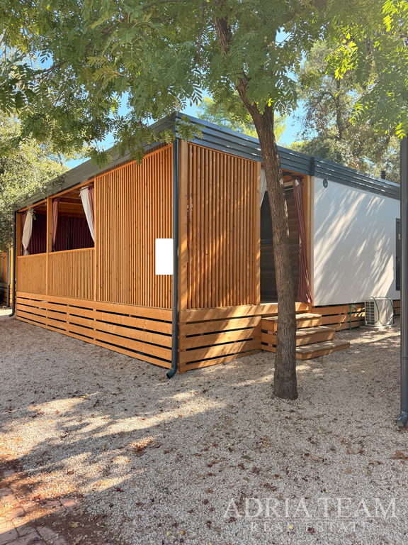 PLNĚ VYBAVENÝ MOBILNÍ DŮM, VZDÁLENÝ 175m OD MOŘE - BIOGRAD NA MORU