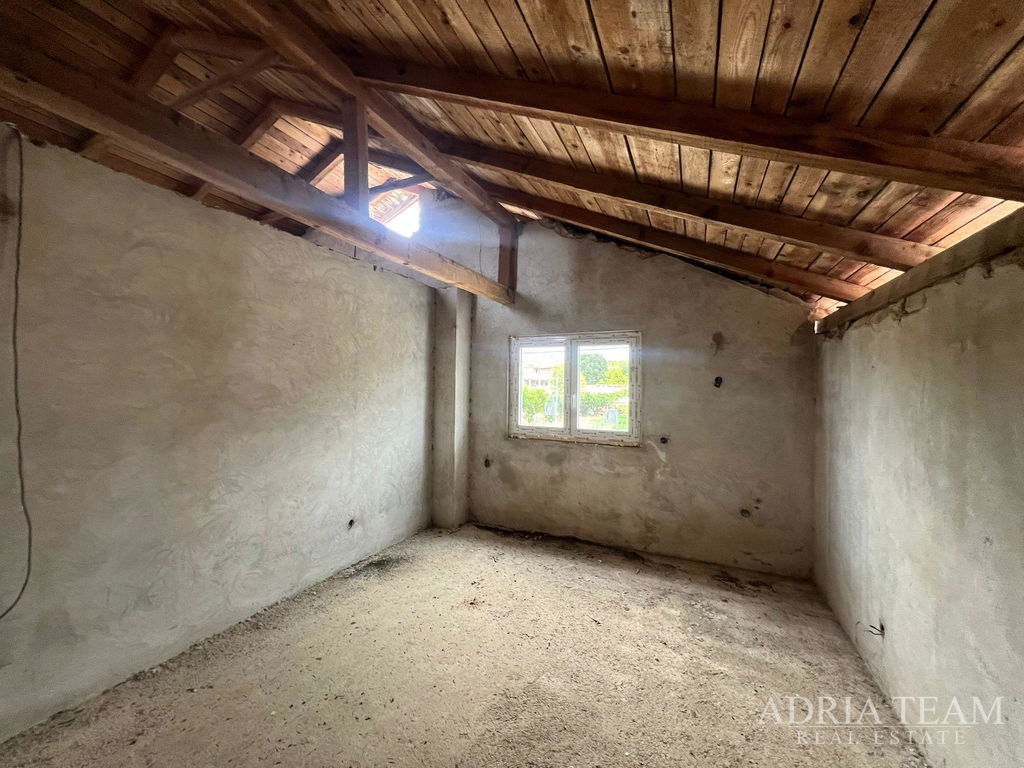 Dům k rekonstrukci s stavebním povolením, blízko přírody - Polača