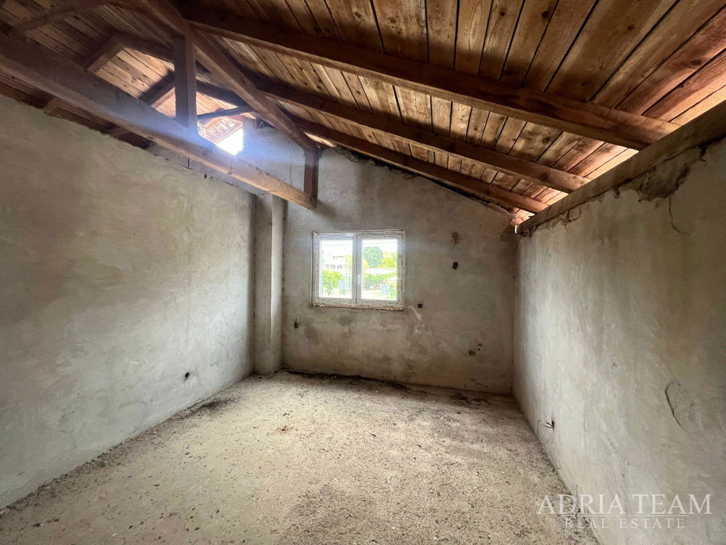 Dům k rekonstrukci s stavebním povolením, blízko přírody - Polača