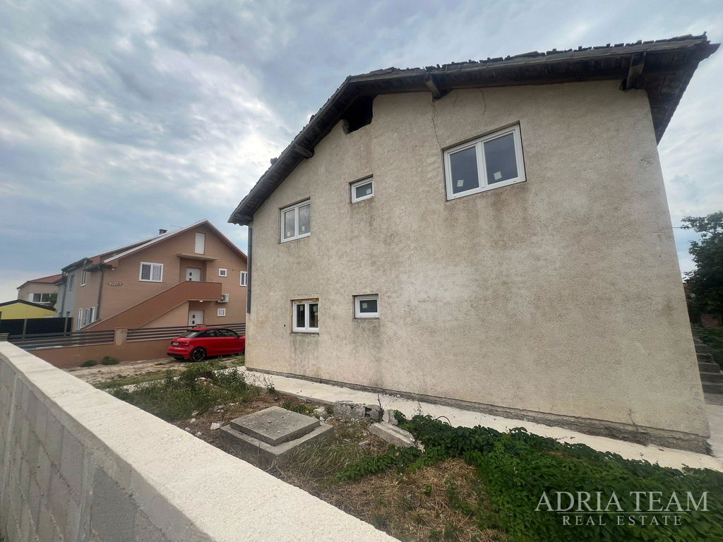 Dům k rekonstrukci s stavebním povolením, blízko přírody - Polača