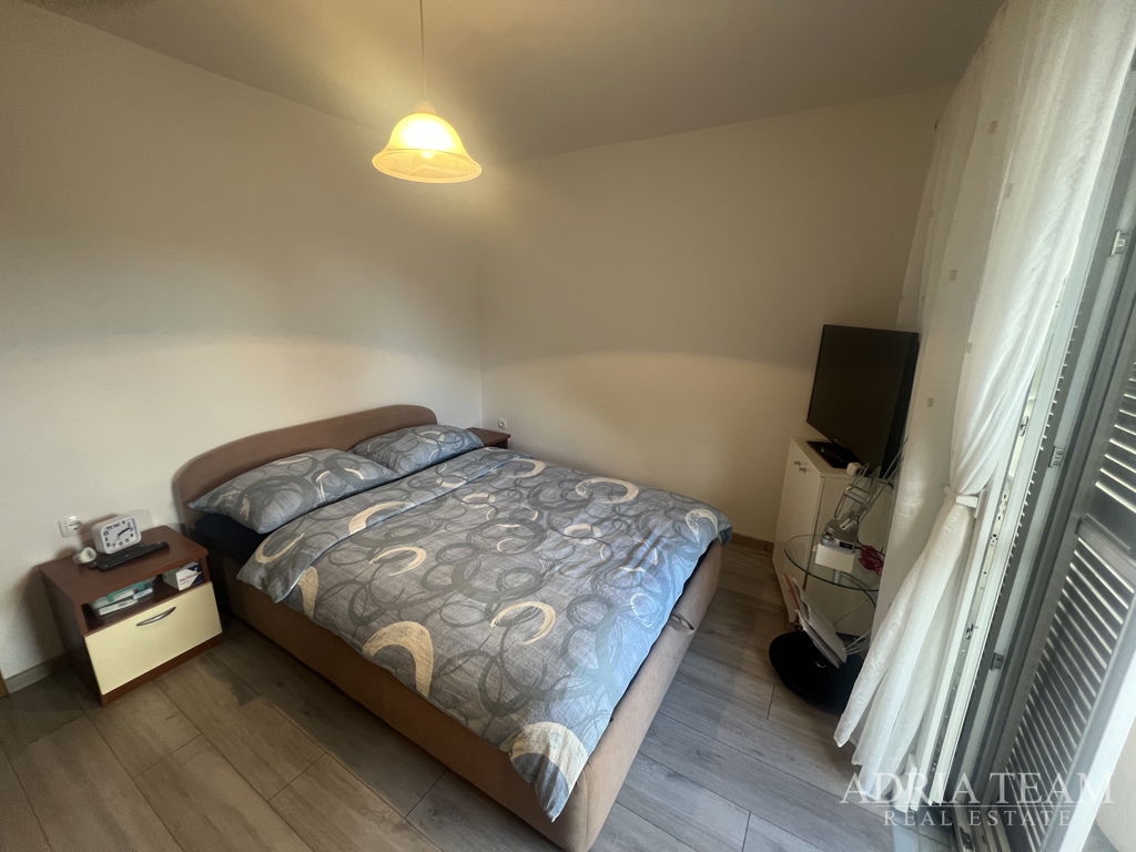 POLOVINA DVOJDOMU S PROSTORNOU ZAHRADOU – GORNJI KARIN