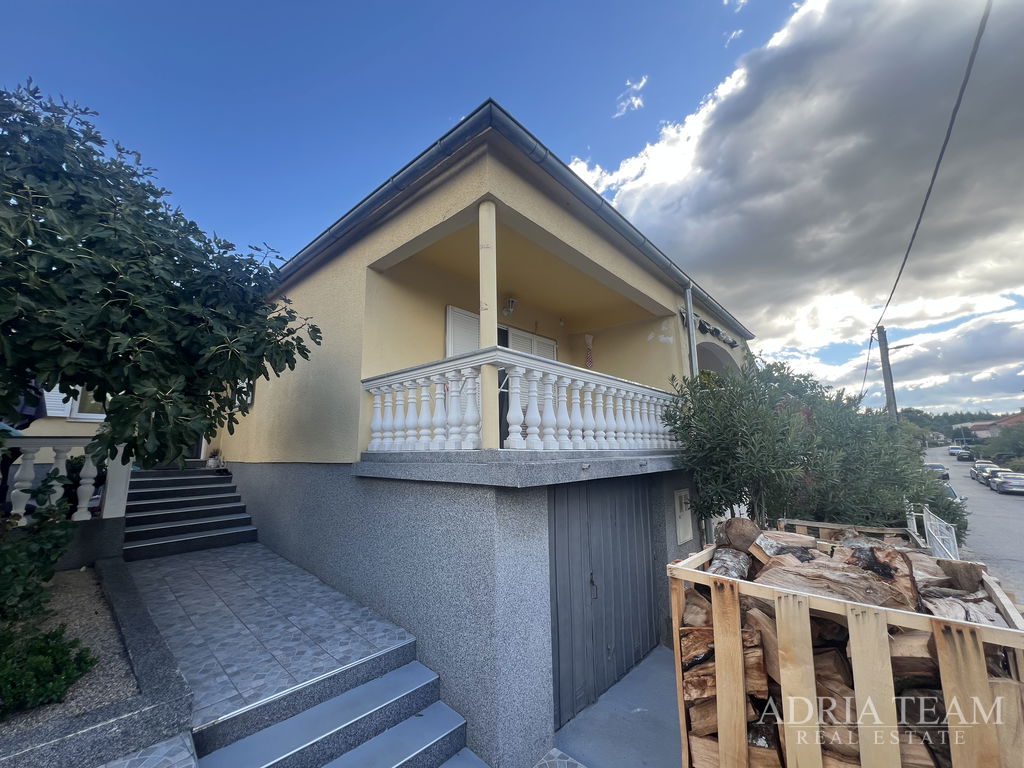 POLOVINA DVOJDOMU S PROSTORNOU ZAHRADOU – GORNJI KARIN