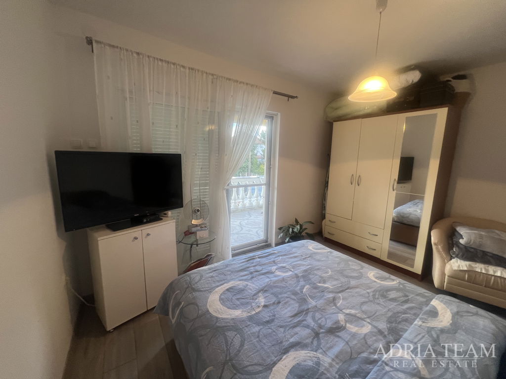 POLOVINA DVOJDOMU S PROSTORNOU ZAHRADOU – GORNJI KARIN