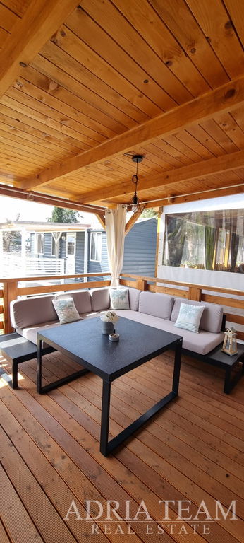 PLNĚ VYBAVENÝ MOBILNÍ DŮM - KEMP RACA, SVETI JURAJ