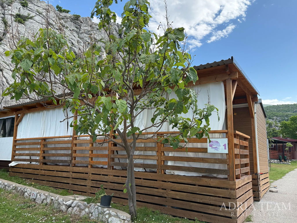 PLNĚ VYBAVENÝ MOBILNÍ DŮM - KEMP RACA, SVETI JURAJ