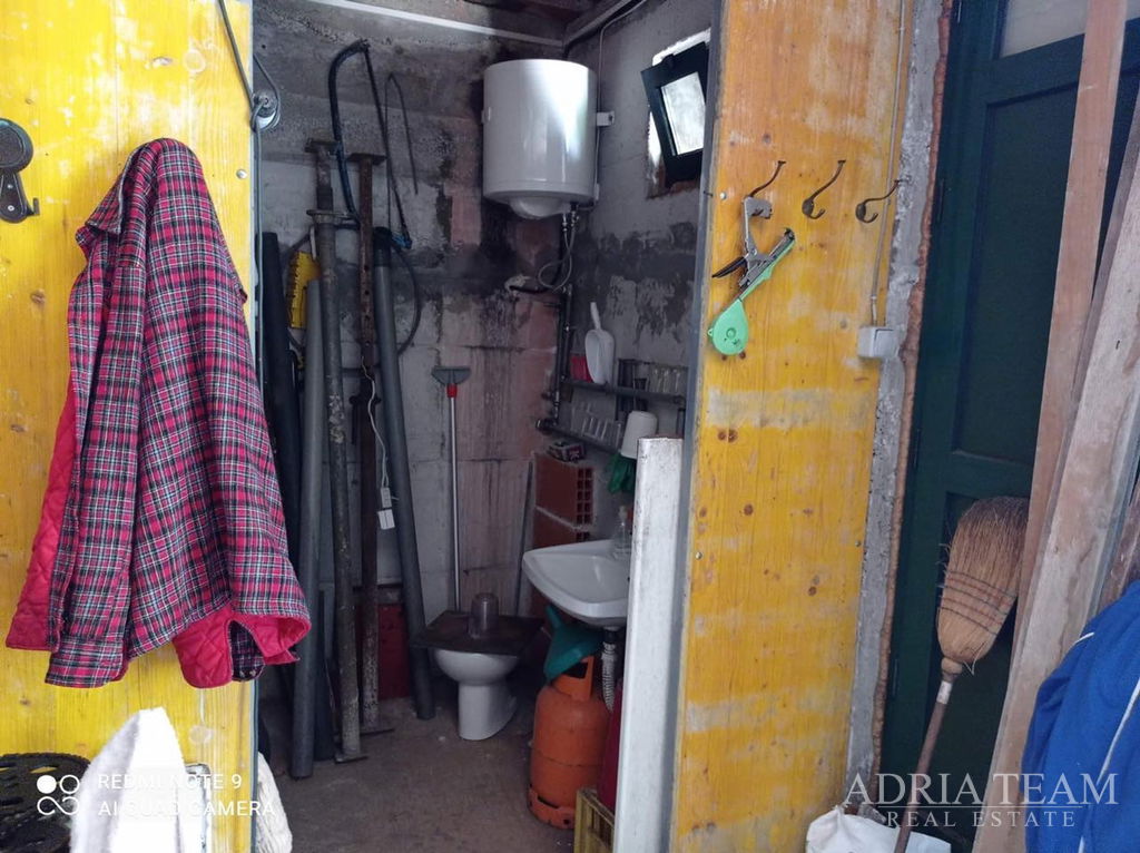 DOMEK A GARÁŽ - BILOTINJAK, PRIVLAKA