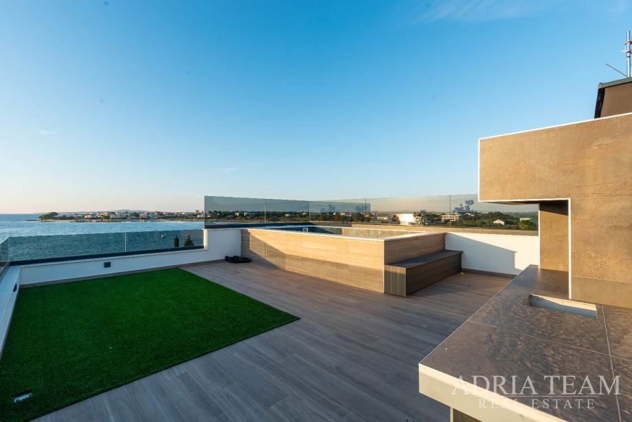 PENTHOUSE - S VÝHLEDEM NA MOŘE - PRIVLAKA