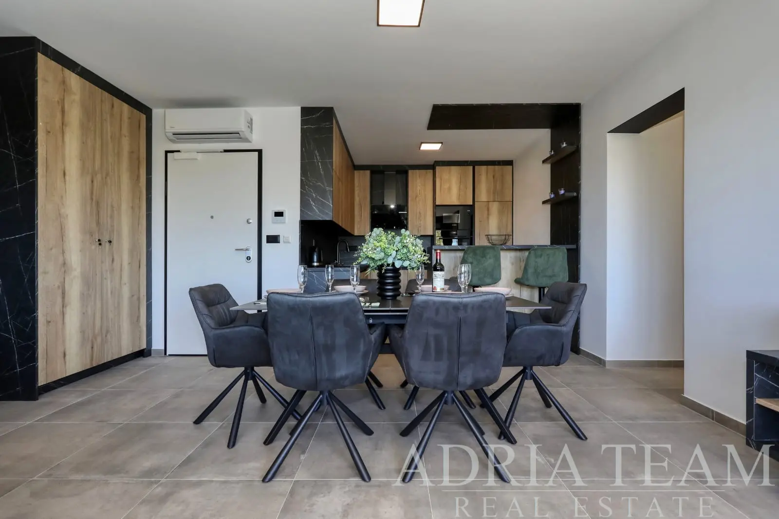 PENTHOUSE - S VÝHLEDEM NA MOŘE - PRIVLAKA