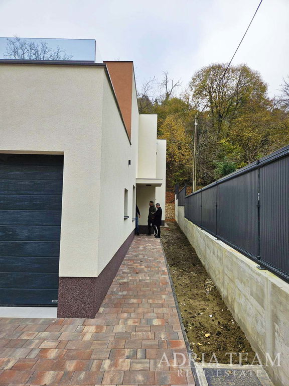 LUXUSNÍ 4 POKOJOVÝ BYT - GRAČANI, PODSLJEME, ZÁGREB