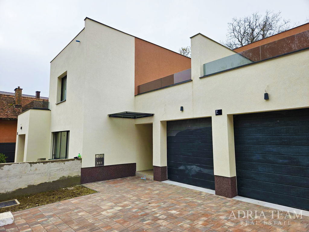 LUXUSNÍ 4 POKOJOVÝ BYT - GRAČANI, PODSLJEME, ZÁGREB