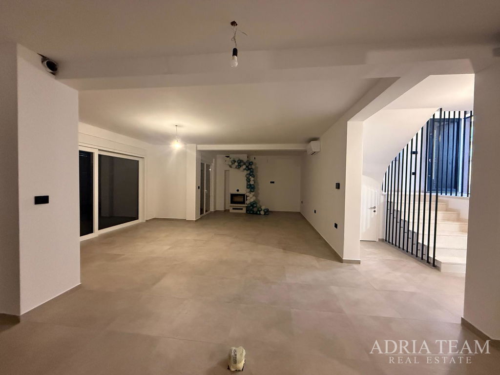 LUXUSNÍ VILA S BAZÉNEM – NOVALJA, PAG