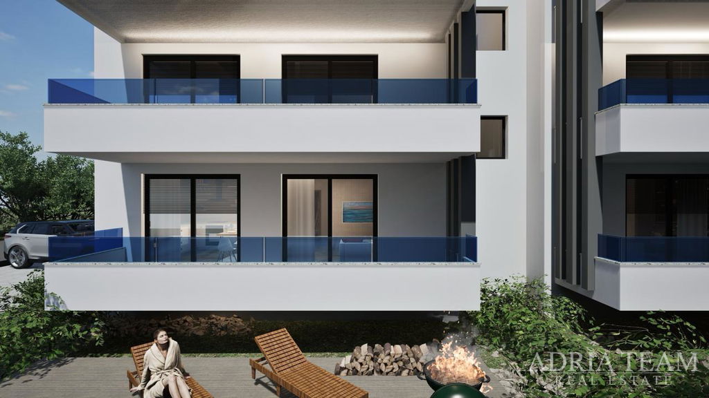 TŘÍPOKOJOVÝ APARTMÁN S VÝHLEDEM NA MOŘE, 200 m OD MOŘE – SUKOŠAN, ZADAR