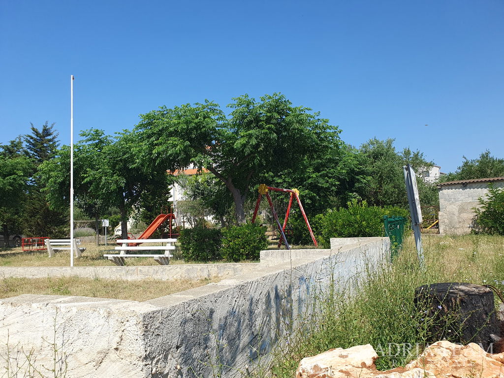 STAVEBNÍ POZEMEK S VYDANÝM PROJEKTEM A POVOLENÍM – PRIVLAKA, MLETIK