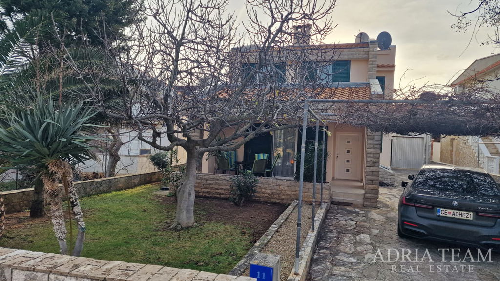 ZRENOVOVANÝ DŮM – 300 M OD MOŘE – VIR