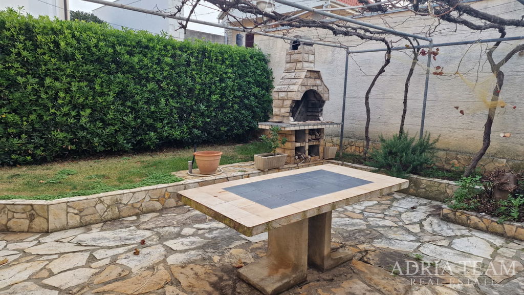 ZRENOVOVANÝ DŮM – 300 M OD MOŘE – VIR