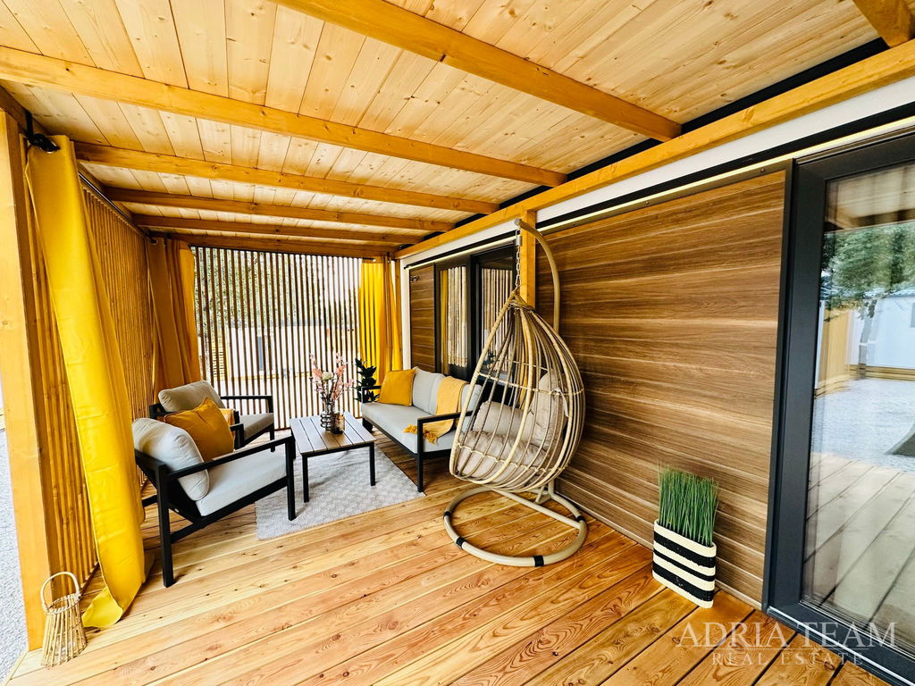 PLNĚ VYBAVENÝ LUXUSNÍ MOBILNÍ DŮM 6+2, POUZE 350m OD MOŘE - BIOGRAD NA MORU