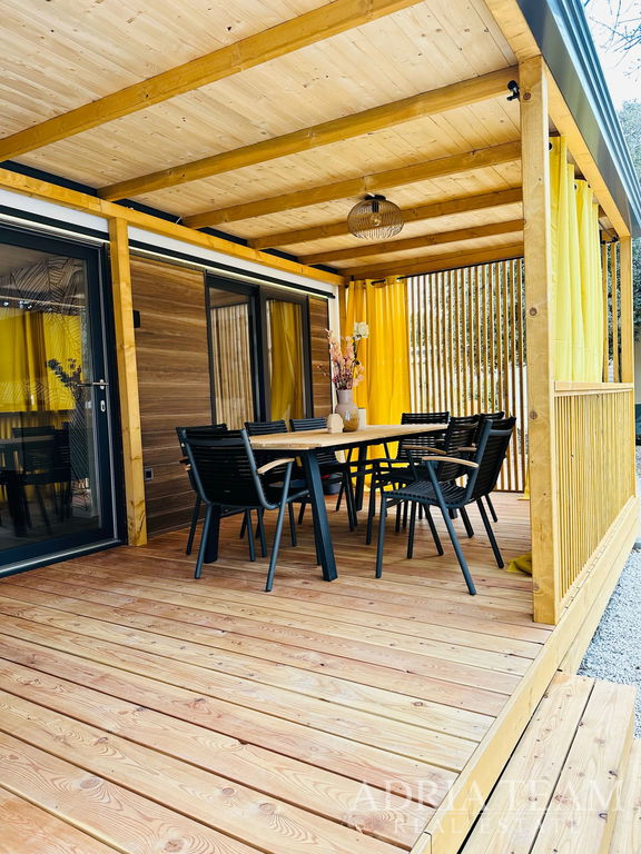 PLNĚ VYBAVENÝ LUXUSNÍ MOBILNÍ DŮM 6+2, POUZE 350m OD MOŘE - BIOGRAD NA MORU