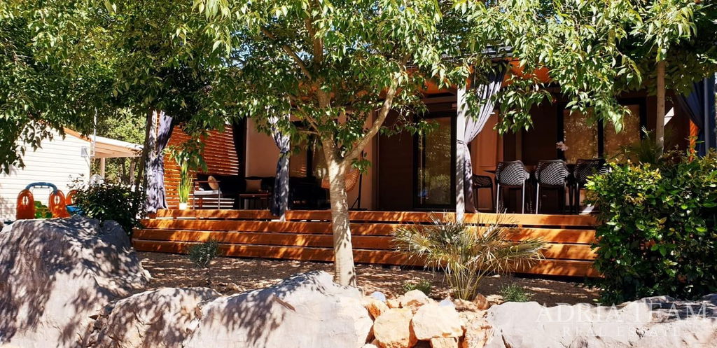 PLNĚ VYBAVENÝ LUXUSNÍ MOBILNÍ DŮM, POUZE 150m OD MOŘE - BIOGRAD NA MORU