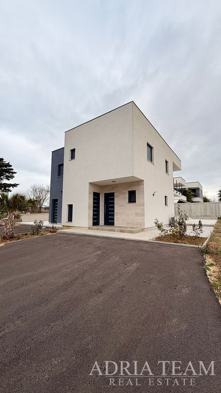 MODERNÍ DVOJITÝ DŮM S1 S BAZÉNEM - ZATON,NIN