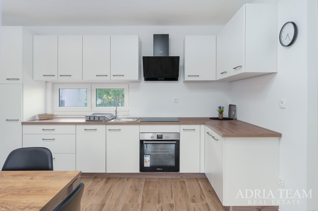 EXKLUZIVNÍ APARTMÁN SE STŘEŠNÍ TERASOU A JACUZZI - VIR