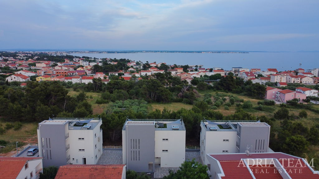EXKLUZIVNÍ APARTMÁN SE STŘEŠNÍ TERASOU A JACUZZI - VIR
