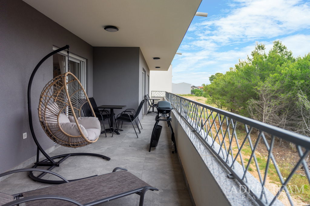 ZAŘÍZENÝ APARTMÁN SE STŘEŠNÍ TERASOU - VIR