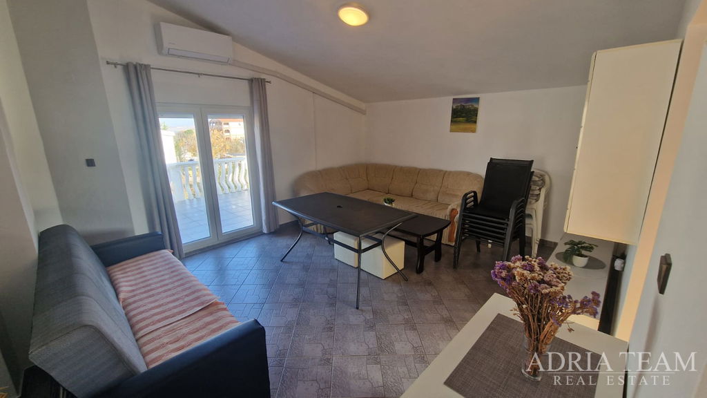 DŮM SE TŘEMI BYTOVÝMI JEDNOTKAMI, 200m OD MOŘE – VIR