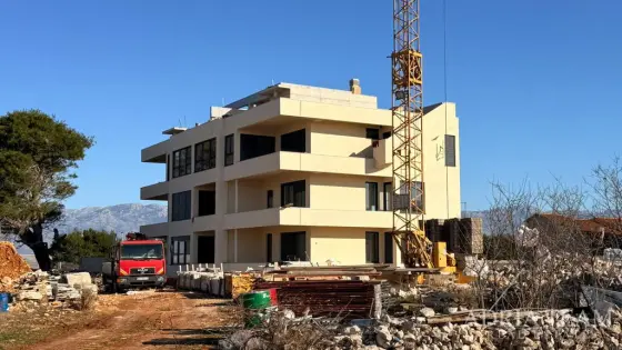 NOVOSTAVBA – APARTMÁN V POVLJANĚ (OSTROV PAG) | 800 m OD MORA nemovitost na prodej