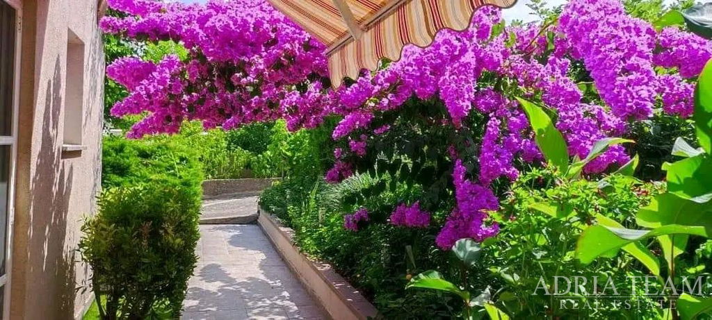 KRÁSNÝ JEDNOPOKOJOVÝ APARTMÁN SE ZAHRADOU – LUKORAN, OSTROV UGLJAN