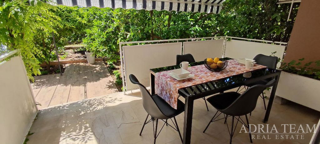 KRÁSNÝ JEDNOPOKOJOVÝ APARTMÁN SE ZAHRADOU – LUKORAN, OSTROV UGLJAN